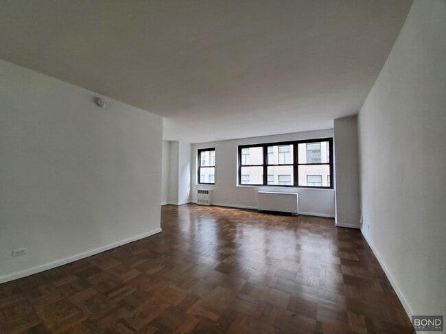 Building Photo - 96 Fifth Avenue