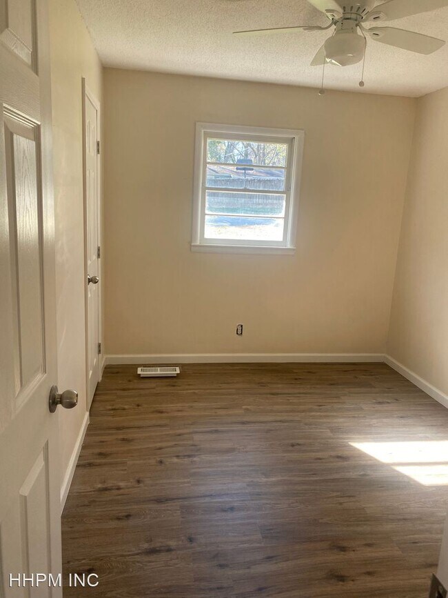 Building Photo - 4 br, 1 bath House - 717 High St