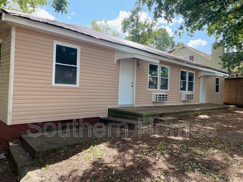 303 S Oak St Unit 2, Sweetwater, TN 37874 Condo for Rent in