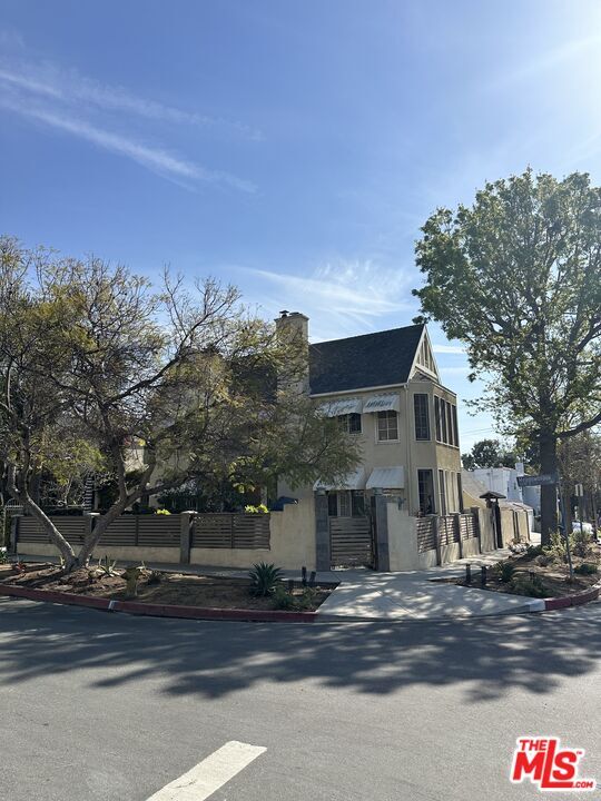 Foto del edificio - 1086 Meadowbrook Ave