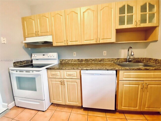 Foto del edificio - 9260 Bay Harbor Terrace