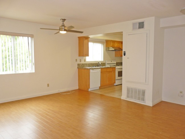 Interior Photo - 10903 Camarillo St