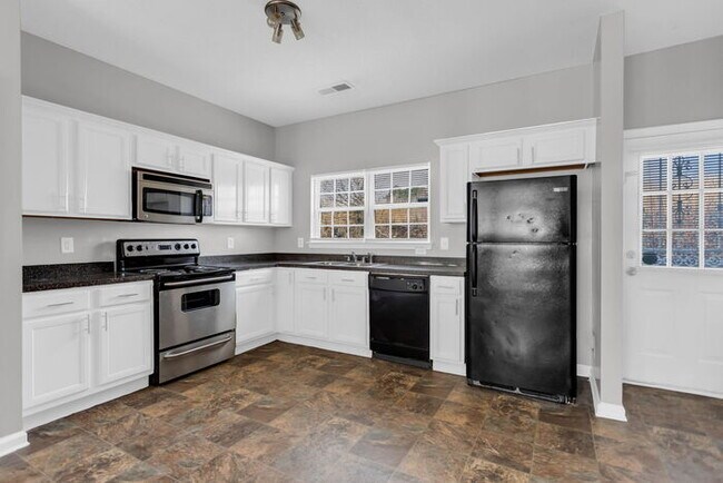 Foto del edificio - Luxurious and Spacious townhome!