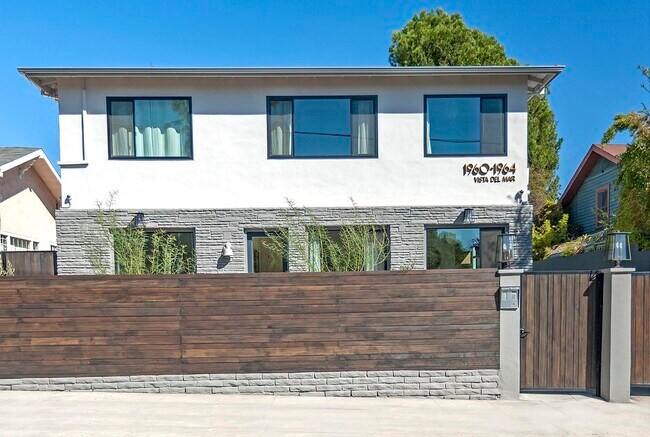 Building Photo - 1964 Vista Del Mar Ave