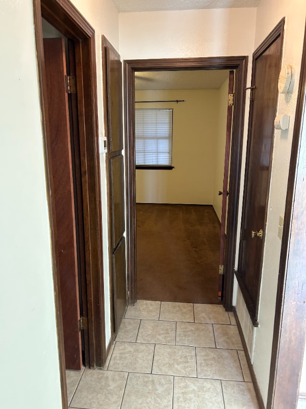 Building Photo - 1527 Kirkland Dr