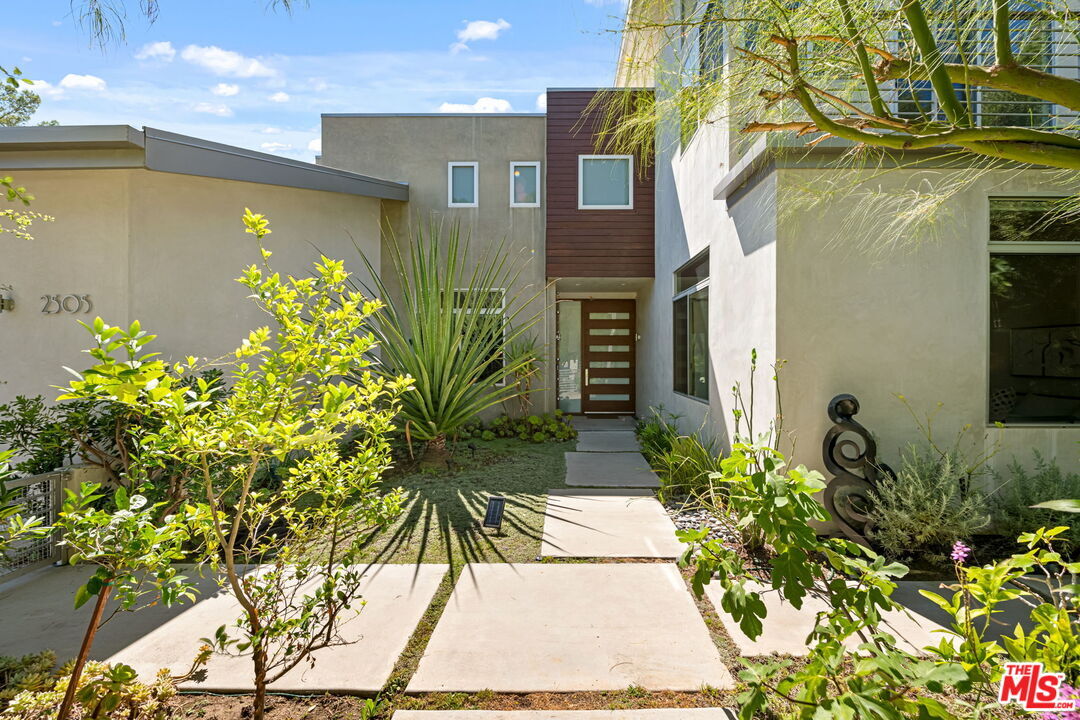 Primary Photo - 2505 Pesquera Dr