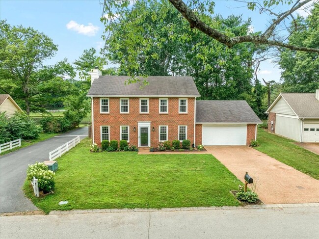 Building Photo - 612 Shadycrest Ln