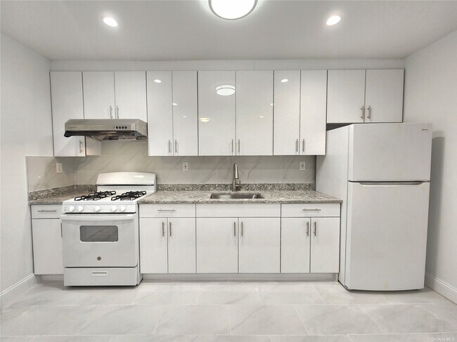Foto del edificio - 76-12 Woodside Ave