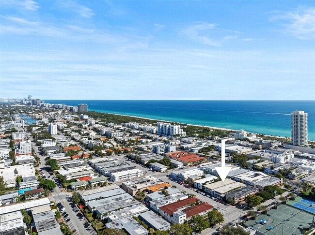 Foto del edificio - 7315 Byron Ave