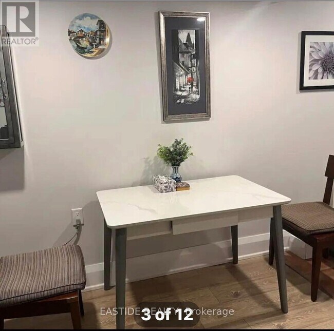 Photo du bâtiment - 917 Royal York Rd