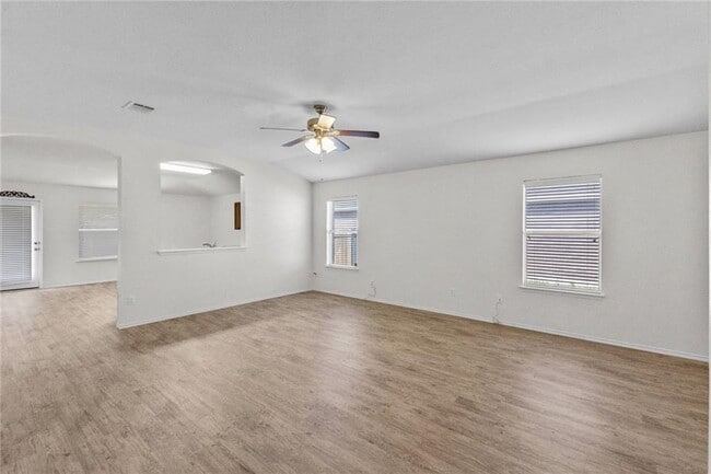 Foto del edificio - 316 Floating Leaf Dr