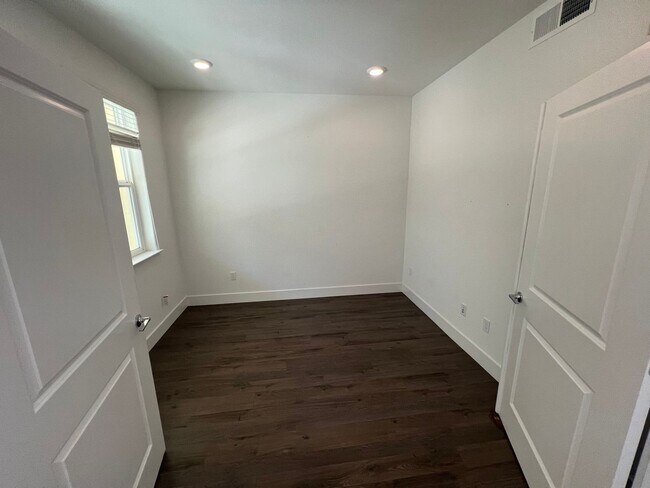 Foto del edificio - Beautiful 3 bed 2.5 bath Townhouse in Moun...