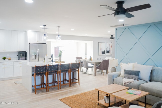 Foto del edificio - 6813 E Belleview St