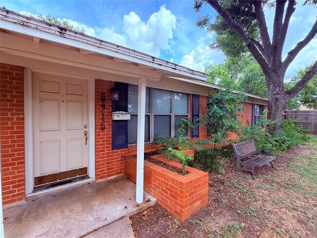 Foto del edificio - 5915 Sunshine Dr