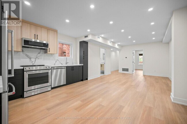 Building Photo - 412 Glenholme Ave