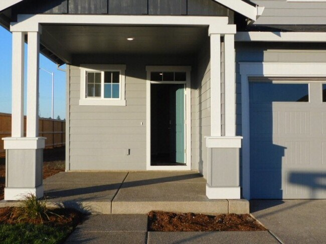 Foto del edificio - 4Bd/2.5 Ba Two Story Home - Available Soon!