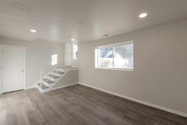 Building Photo - 470 W 1600 S