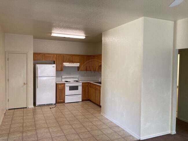 Building Photo - 3302 Toledo Dr
