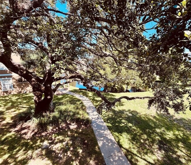 Foto del edificio - 2915 Pointeview Dr