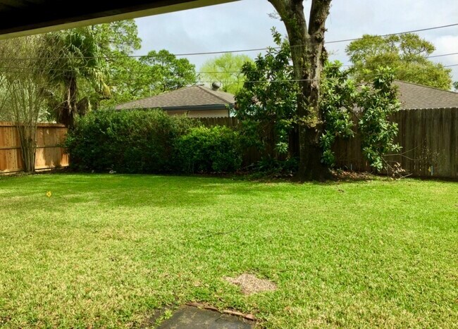Building Photo - 2534 Rosefield Dr