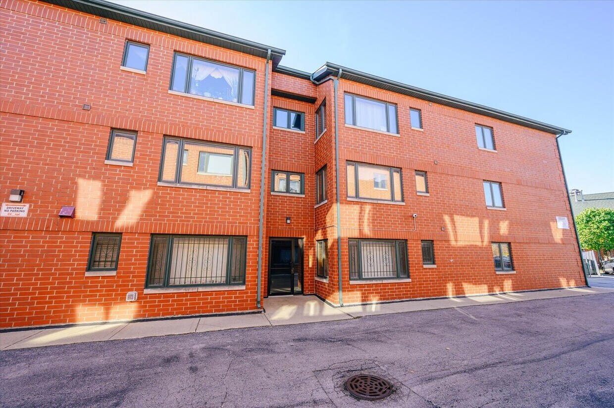 1918 S Wells St Unit 3, Chicago, IL 60616 Condo for Rent in Chicago