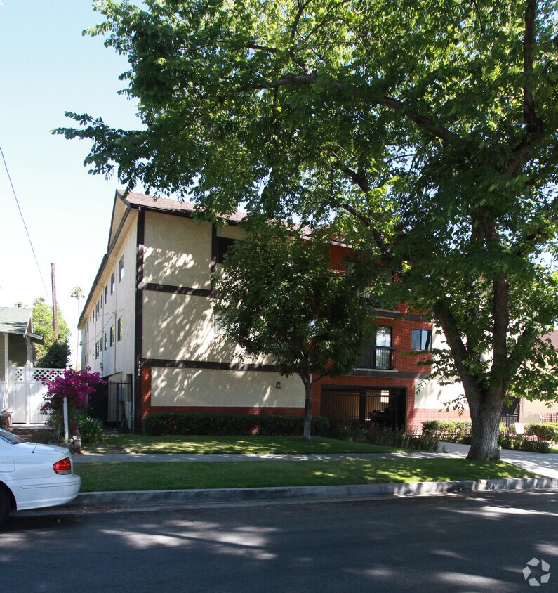 Primary Photo - 1166 Elm Ave
