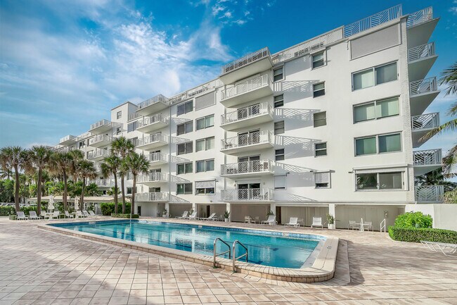 Foto del edificio - 170 N Ocean Blvd