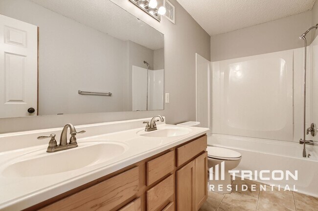 Foto del edificio - 2120 Sandhill Dr