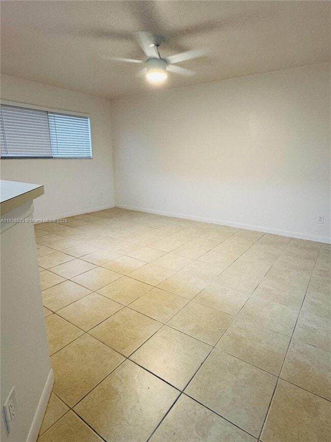 Foto del edificio - 3477 NW 44th St
