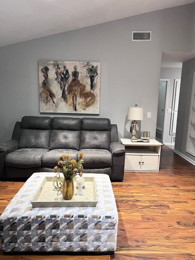 Sala de estar - 2705 Parham Dr