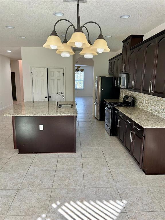 Building Photo - 8818 Tropical Palm Dr