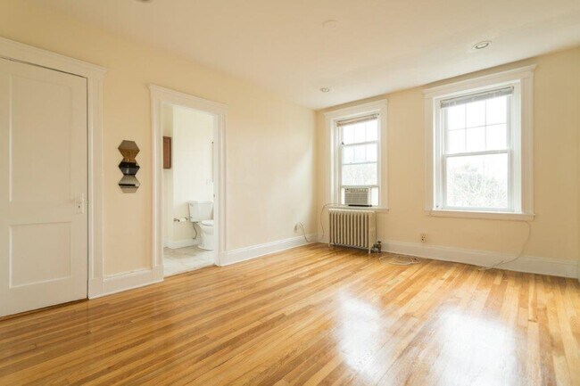 Foto del edificio - 247 Chestnut Hill Ave