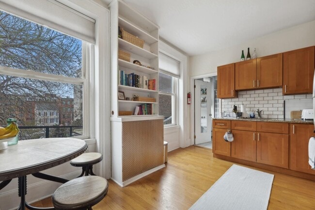 Building Photo - 243 MONTGOMERY St