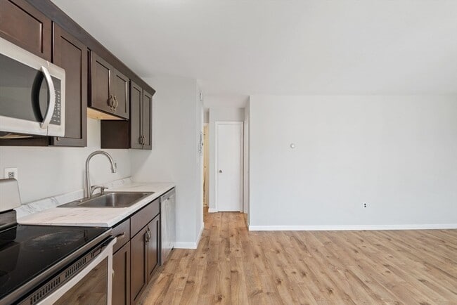 Foto del edificio - 1030 Bennington St