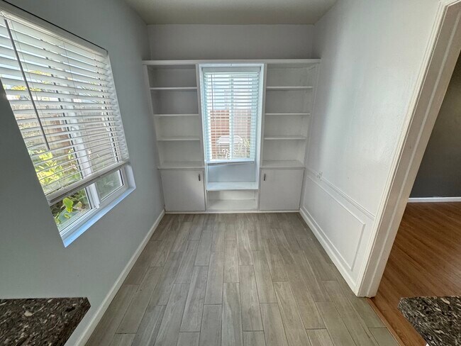 Foto del edificio - 9217 Alcott St