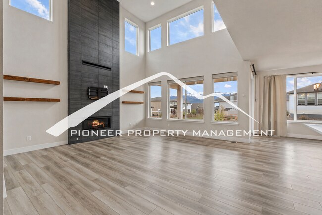 Foto del edificio - Breathtaking Pikes Peak Views in Desirable Wolf Ranch - 4 bedroom, 3 Full Bath, Office and Loft, ...