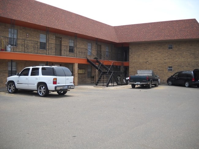 Building Photo - 303 S Palm Dr