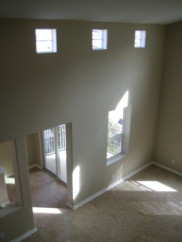 Foto principal - 27049 Fairway Ln