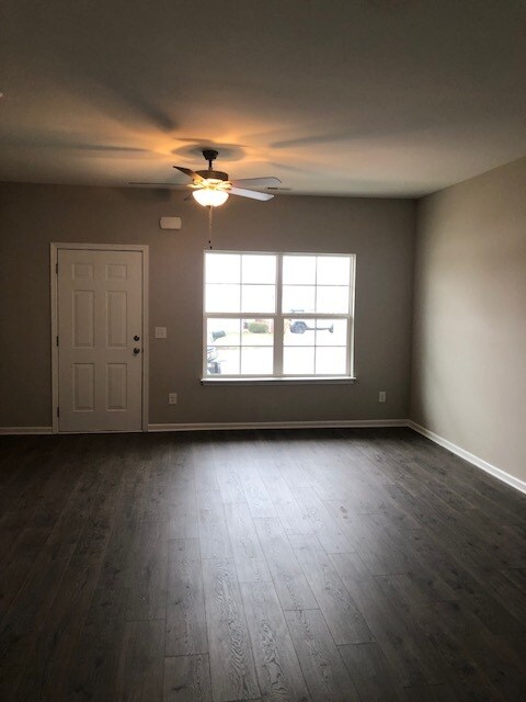 Foto del edificio - 413 Carol Dr