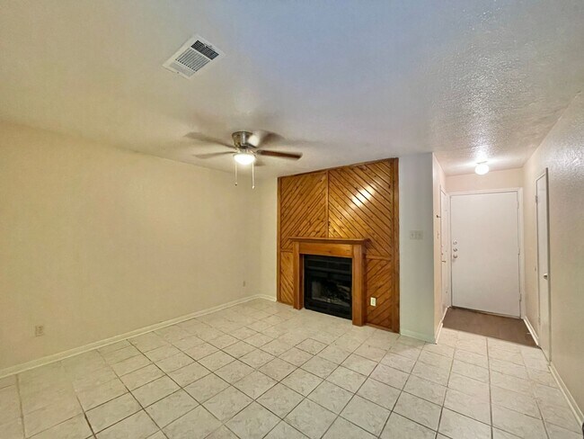 Building Photo - 208 Jason Dr