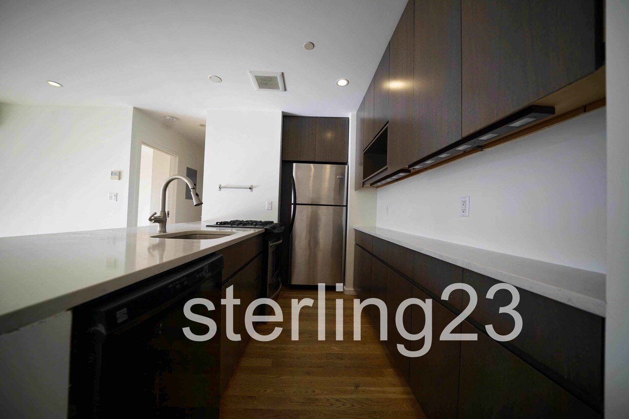 Foto principal - 11-42 31st Ave