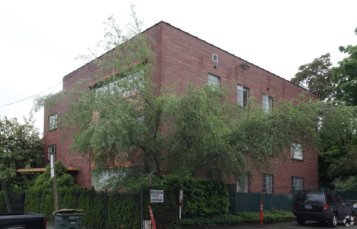 Building Photo - 303 Harvard Apartments