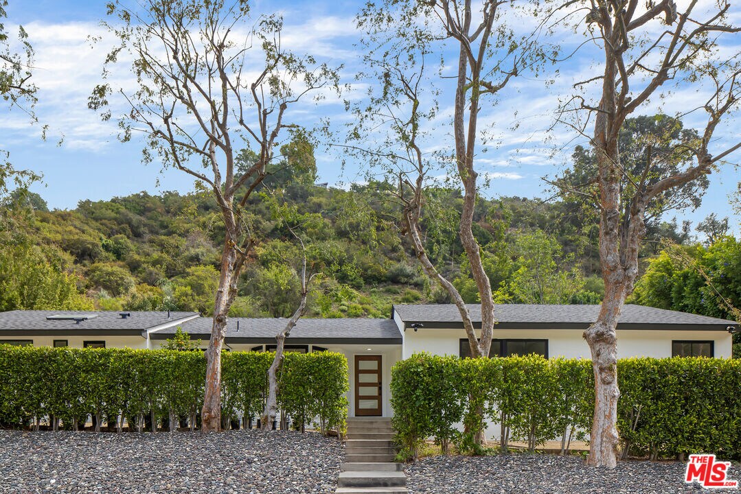 Foto principal - 920 Roscomare Rd