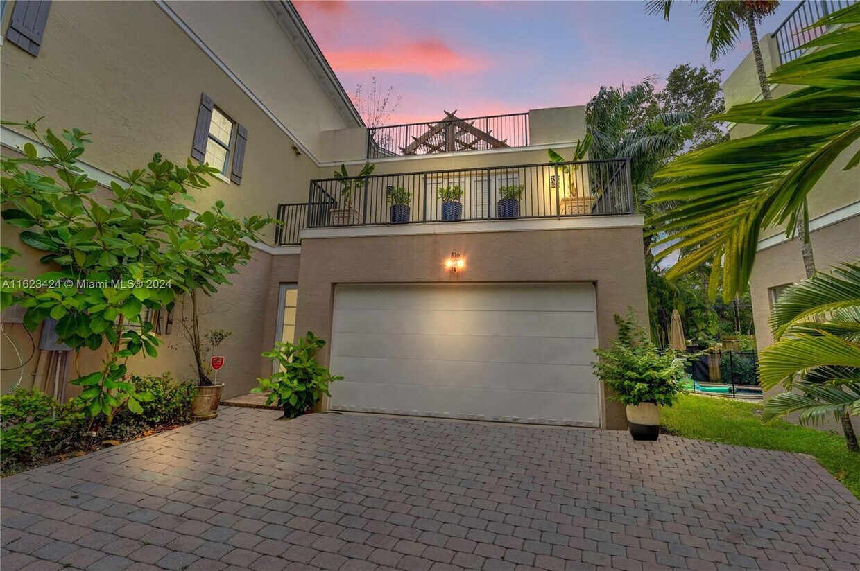 Foto principal - 816 SW 10th St