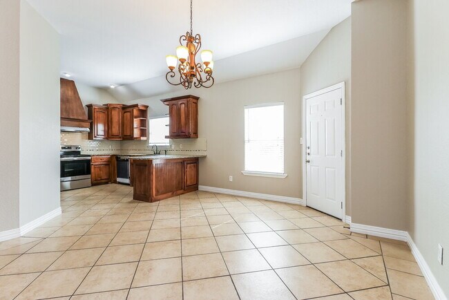 Foto del edificio - 8145 Tanner Ave