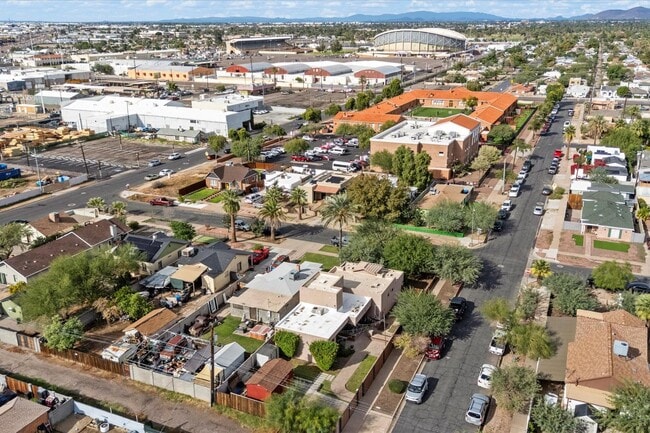 Building Photo - 1629 W Willetta St