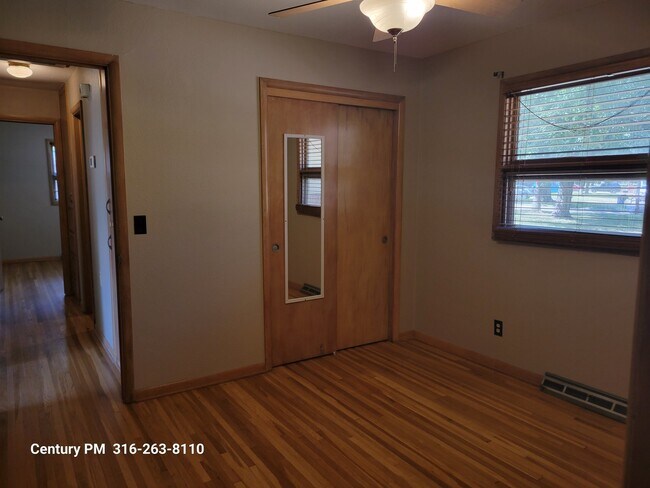Building Photo - 2440 N Clarence Ave