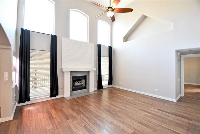 Foto del edificio - 1005 Cashew Ln