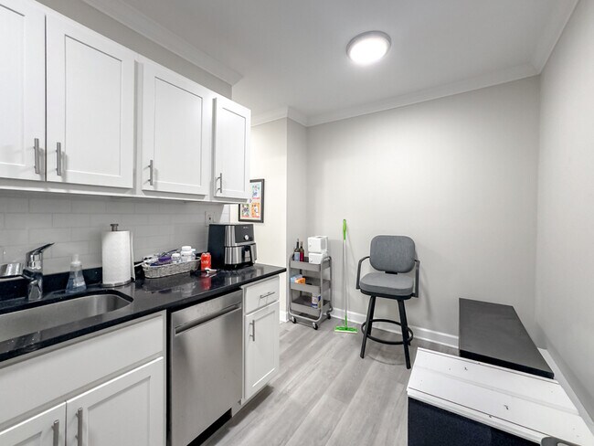 Foto del edificio - 816 W Cornelia Ave