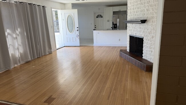 Building Photo - 215 Woodland Ave